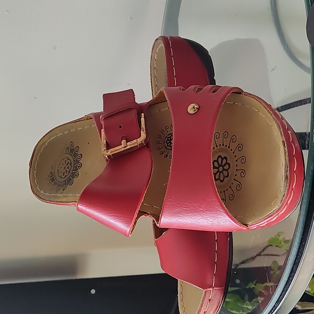 Sandal - Picture 2 of 5